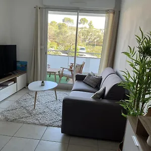 https://appartement-la-ciotat-13600.fr-provencehotel.com
